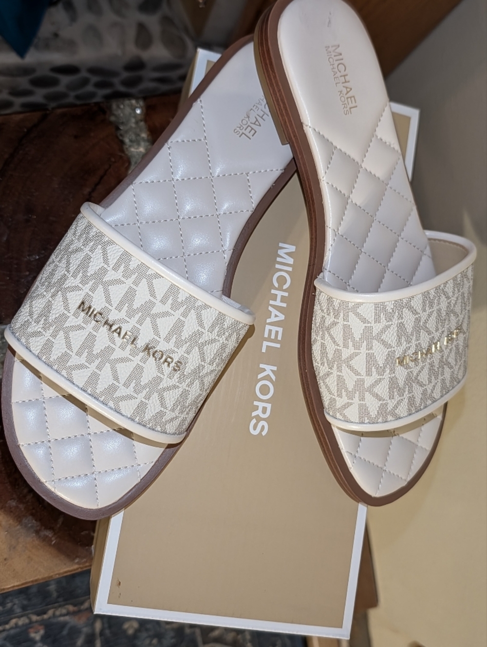 Michael Kors Felicia Flat Slide MK Signature Logo Print in Vanilla - Picture 2 of 13